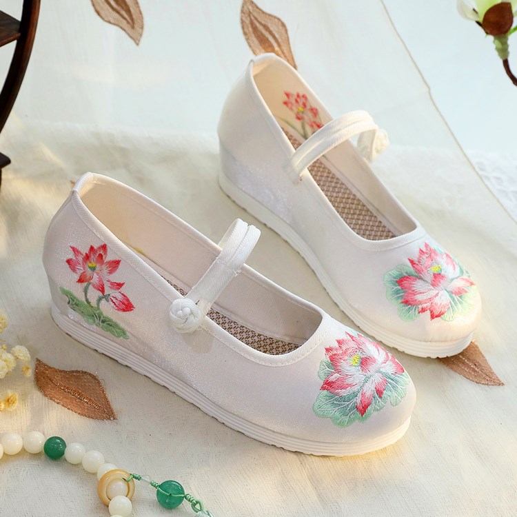 2026 Women's White & Green Lot - Embroidery White review and price